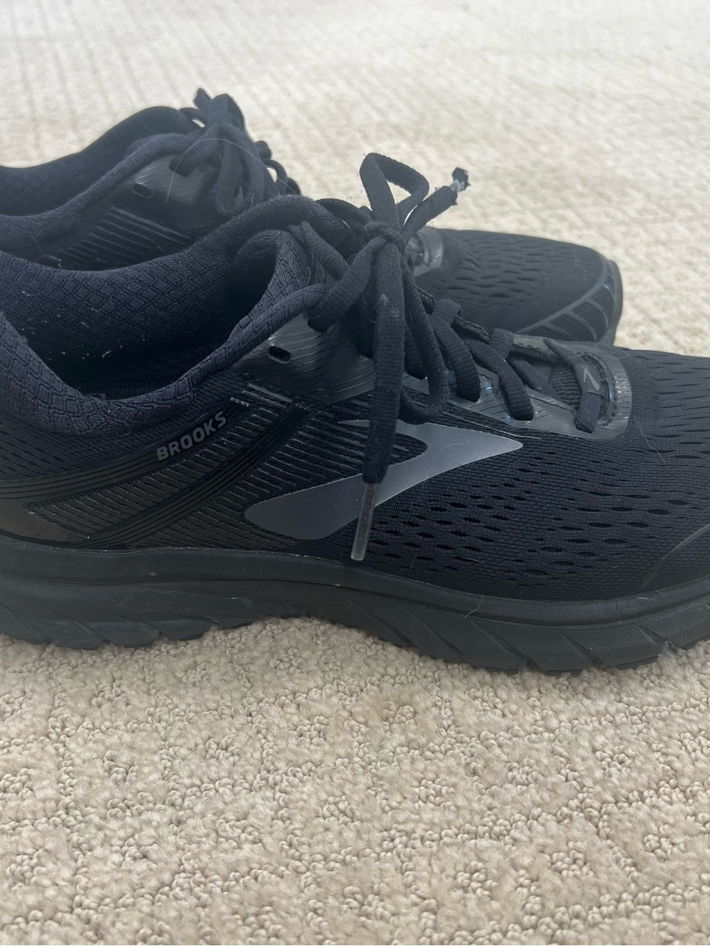 Brooks Women's Black and Gray Running Sneakers